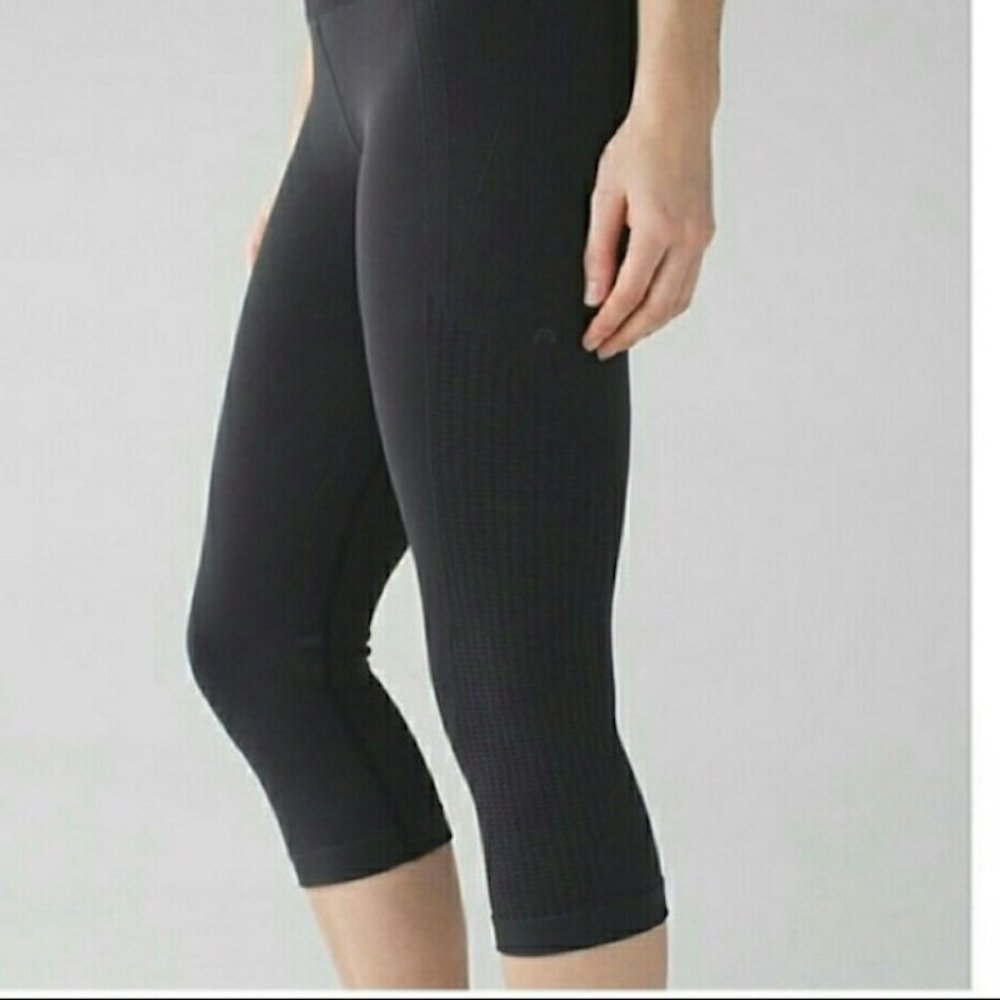 High Waisted Flow & Go Compression Leggings - image 7